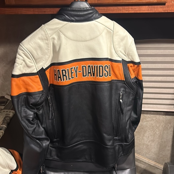 His and Her matching leather Harley Davidson Jackets - Picture 4 of 7